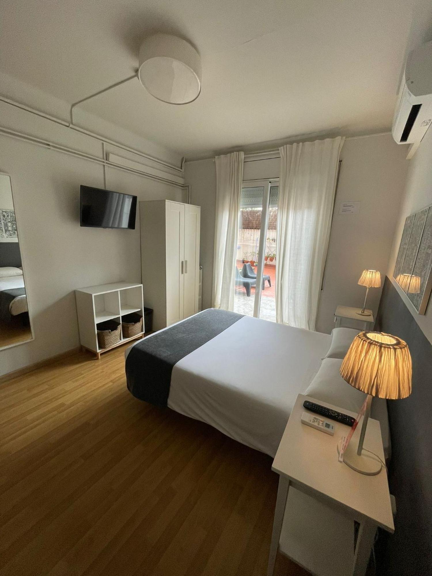 Hostal El Ninot — Photos 2